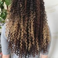 Długie afroloki w ombre z brązu w blond, salon Oaza Piękna w Nowym Sączu