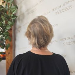 Krótkie blond włosy naturalne przed założeniem afroloków
